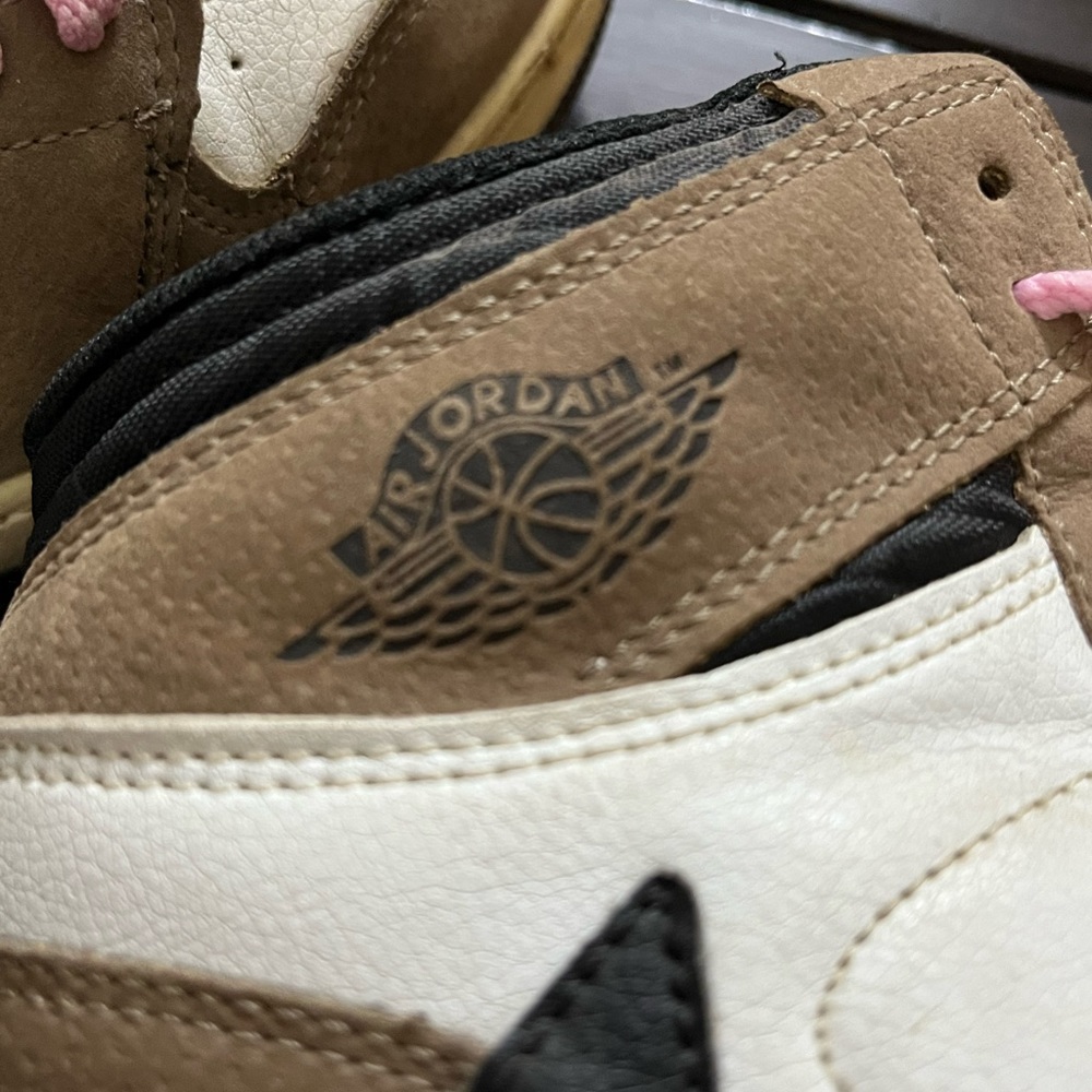 Jordan 1 UK 9.5 - Picture 3 of 7